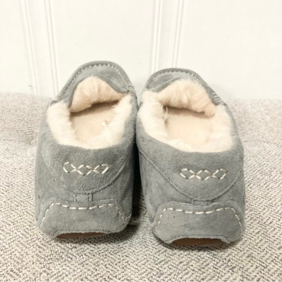 UGG Ansley Light Grey Suede Sheepskin Moccasins Slippers  Women’s size 5 - Picture 4 of 8